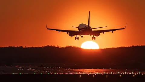 எரிபொருள் விலை உயர்வால் செயல்பாடுகளை நிறுத்த வேண்டிய சூழல் - மத்திய அரசுக்கு விமான நிறுவனங்கள் அவசர கடிதம்