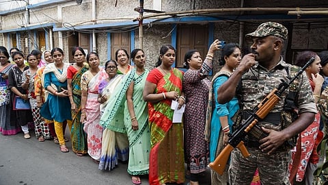 மே.வங்கத்தில் 15 வாக்குச்சாவடிகளில் இன்று மறு வாக்குப்பதிவு