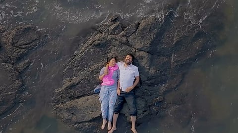 A still from ‘Paro Pinaki Ki Kahani’