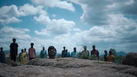 A still from the new teaser of 'Kaattaan'