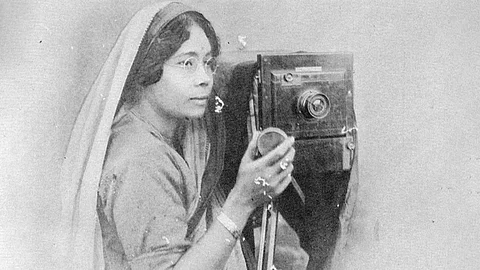 Annapurna Dutta paved the way as one of the first professional female photographers of her time.