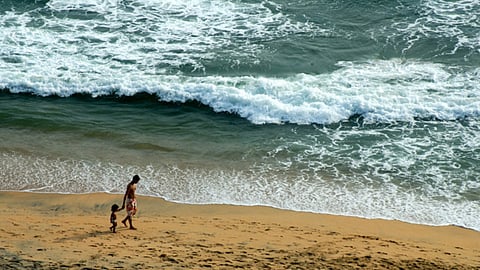 Here's Why Lonely Planet Thinks Kerala's Varkala Beach Is One Of The World’s Best