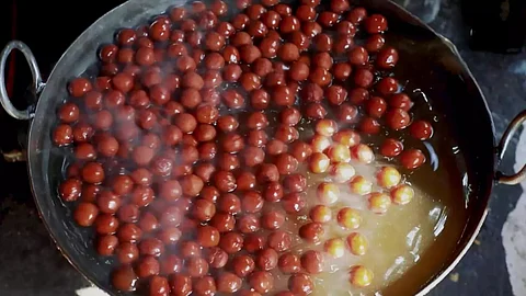 A representative image of gulab jamun.