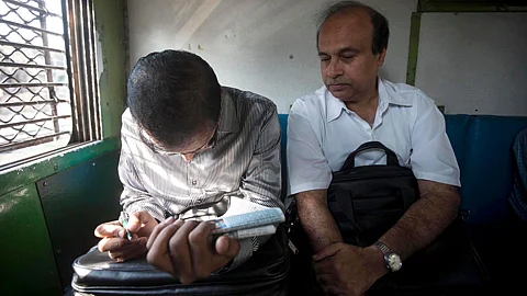‘Snoops On A Train’ Captures the Unintentional Intimacy Of Mumbai Public Transit