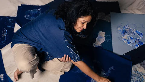 By reclaiming indigo in her embroidery, Surana engages directly with its colonial history.