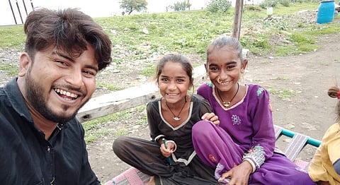 How This 27-Year-Old Gave Up The City Life To Educate Underprivileged Kids In Madhya Pradesh