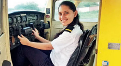 16-Year-Old Vadodara Girl Just Secured Her Pilot License