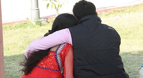 V-Day Wedding Bells: The Hindu Mahasabha To Comb Social Media for 'I Love Yous'