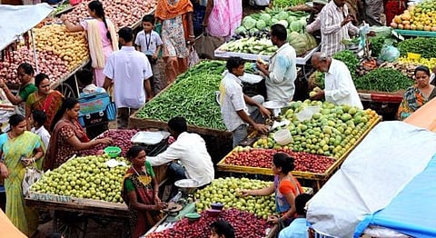 Fadnavis Launches Mumbai's First Farmer-To-Consumer Weekly Market