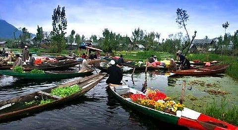 Kashmir’s Floating Vegetable Market Is One Of India’s Cultural Legacies