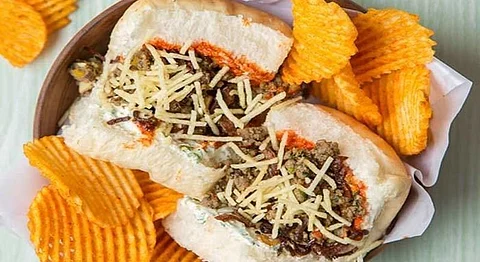 Pack-A-Pav Is Now In Juhu, And It’s Open Till 1AM!