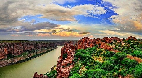 Visit Gandikota - India’s Very Own Grand Canyon Hidden Away In Plain Sight