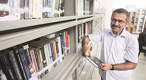 Ex-MP Created A Top Notch Science Library In Pune After Retirement