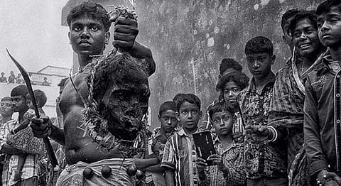 A Bengali Tribe’s Macabre Dance With The Dead