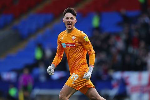 Journalist responds to Bolton fan as Rangers linked with James Trafford transfer
