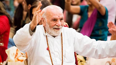 Devotees mourn spiritual leader & humanitarian Pujya Shree Rambapa in UK
