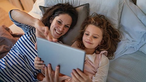 Gadgets may have positive diversion effect on teenage sleep patterns