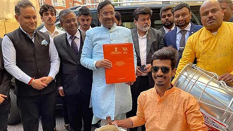 Maharashtra Mandal in London celebrates proposed India tour of Shivaji Maharaj’s ‘Tiger Claws’