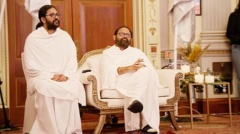 Atmarpit Nemiji (left) with Pujya Gurudevshri Rakeshji