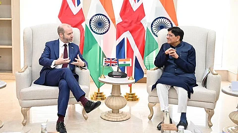 UK’s Jonathan Reynolds with Indian counterpart Piyush Goyal in New Delhi