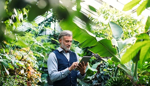 Over 450 organisations have signed up to a vision for a global plastics system in which plastics never become waste as part of the New Plastics Economy Global Commitment.
