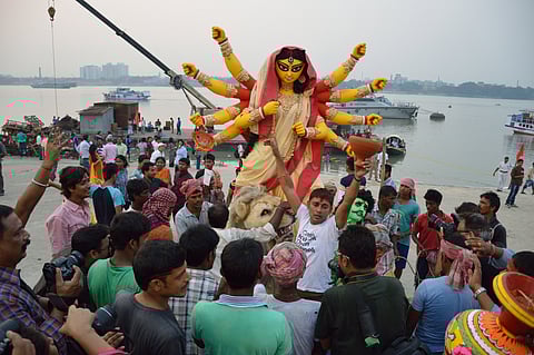 Durga puja immersion (bisarjan) at the River Hooghly in Kolkata. (Image: Biswarup Ganguly, Wikimedia Commons)