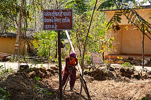 A labourer closes a tube well on government order. The government closed all the 14 arsenic affected hand pumps in the village after villagers protested. (Image: India Water Portal)