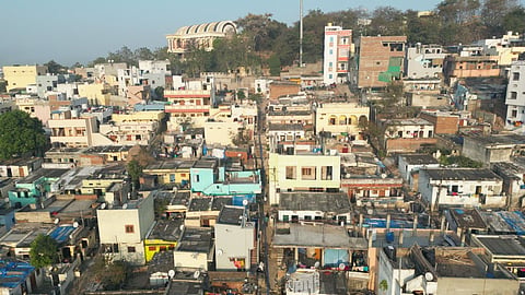 Located in Mahendra Hills, Hill Top Colony sprawls on the natural slope of the plateau, unlike many of Hyderabad's north-western neighbourhoods, where the terrain has been levelled.