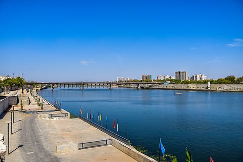 Hidden mercury hotspots and toxic risks beneath Sabarmati Riverfront's concrete banks. (Image: Tarun, Wikimedia Commons)