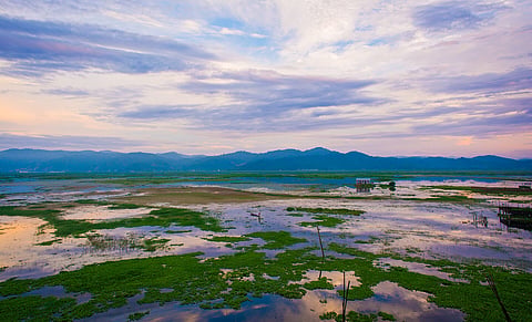 Deepor Beel, a Ramsar-listed wetland on the southwestern edge of Guwahati, remains an important ecological landscape amid rapid urbanisation. (Image: Hirakjyoti Bayan/ Wikimedia Commons/ CCBY-SA 4.0)