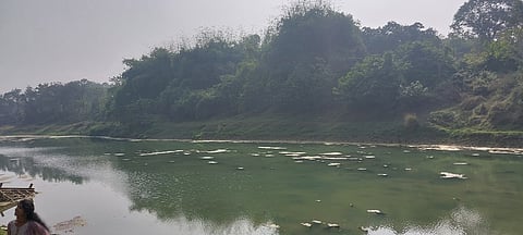 Brahmani River near Akalipur in Birbhum. Image Source: Pinakpani via Wikimedia Commons.