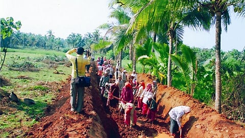 Migrant workers are left ailing both in cities and in villages, with no recourse or security. (Image: Wikimedia Commons)