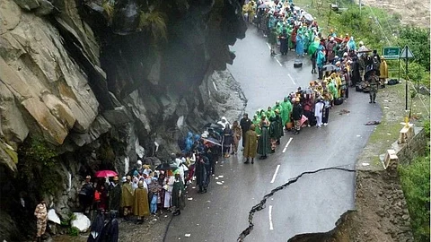 A flood damaged road alongside the River Alaknanda in Chamoli district in Uttarakhand on June 18, 2013 (Image: AFP Photo/ Indian Army; Flickr Commons)
