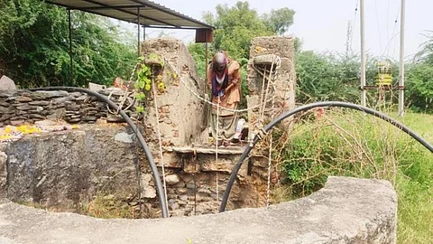 Women use an open source groundwater monitoring tool that enables collection of water level data of wells and its collation on a web platform for easy access by all. (Image: FES)