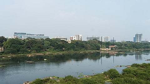 The highly polluted and encroached Mula Mutha river in Pune (Image: Alexey Komarov via Wikimedia Commons)