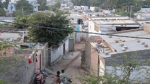 Need for legal framework for land rights in small and medium cities of Gujarat under PMAY (Image: Homes in the City)