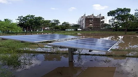 Solar power use in a Tamil Nadu farm (Source: Wikimedia Commons)