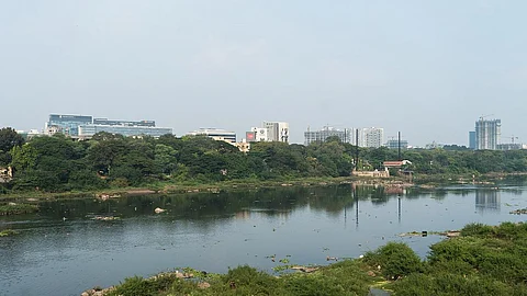 The Mula Mutha river at Pune (Image Source: Alexey Komarov via Wikimedia Commons)