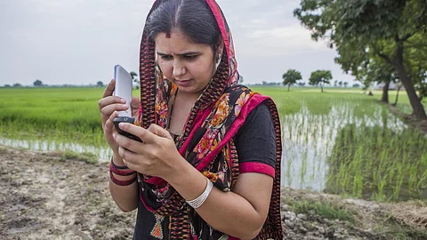 Ruby Mehla, a farmer recieves regular updates on weather and climate smart practices through voice messages on their registered mobile phone in the Climate Smart Village of Anjanthalli. (Image: CCAFS/2014/Prashanth Vishwanathan)
