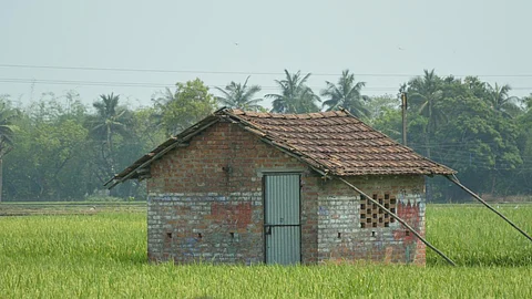 Addressing livelihood challenges in wasteland regions (Image: Biswarup Ganguly; Wikimedia Commons)