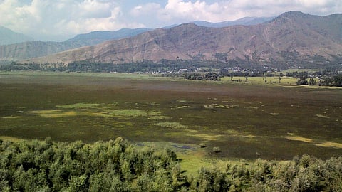 Wular lake seen from Saderkote Park. (Source: Wikipedia)