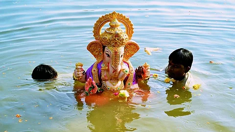 Ganesh Visarjan (Source: Wikimedia Commons via Chetan Gole)
