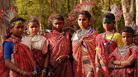 Indigenous groups that lived and helped maintain the forests for centuries have been undermined (Image: Baiga women, Wikimedia Commons; CC BY-SA 3.0)