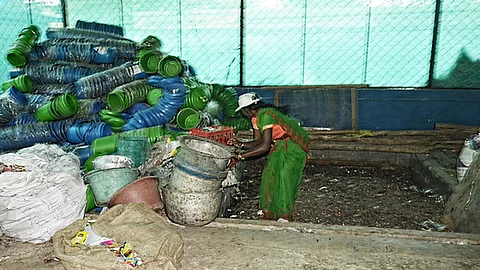 Organic waste can be efficiently decomposed with the help of earthworms. (Source: IWP Flickr photos)