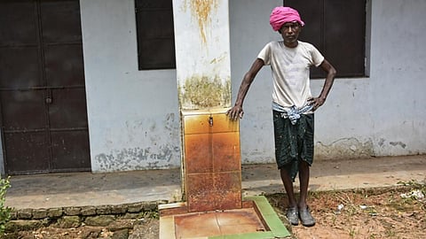 The colour of the tiles around the public stand-post at Talabeda, Odisha have changed from white to red due to iron contamination.