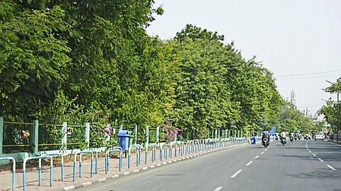Clean road near Pardesipura, Indore. (Source: India Water Portal)