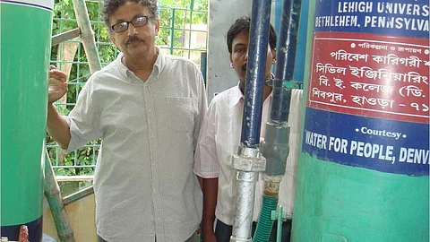 Arsenic removal unit developed by Arup Sengupta, Lehigh University, Bethlehem at Howrah, West Bengal. (Source: Wikimedia Commons)