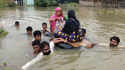 Pregnant woman goes to hospital in flood in a jugaad boat (Source: Umesh K Ray)