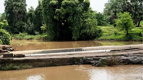 Bandhara (in Nashik, Maharashtra), a low masonry weir of 1.2 to 4.5 m height, which is constructed across a small stream for diverting the water into a small main canal taking off from its upstream side (Image: Shailendra Yashwant, Oxfam India)