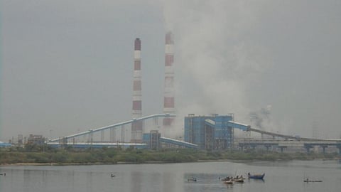 A thermal power plant in Ennore, Chennai (Source: India Water Portal Flickr Photos)